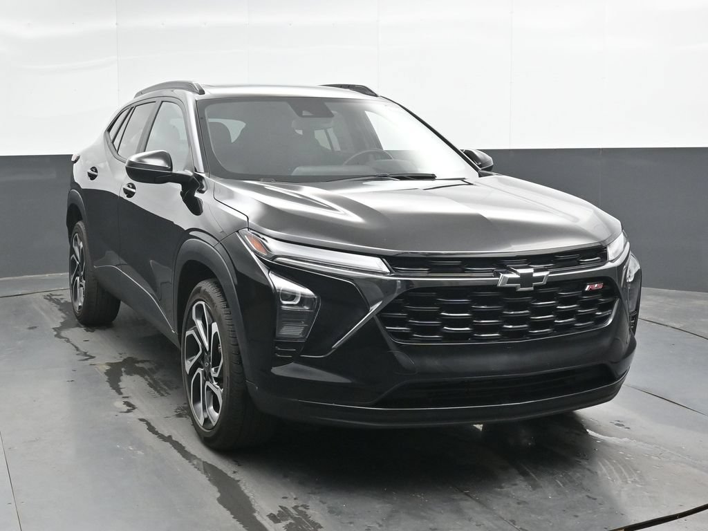 Used 2025 Chevrolet Trax RS w/ Sunroof Package FWD image 6