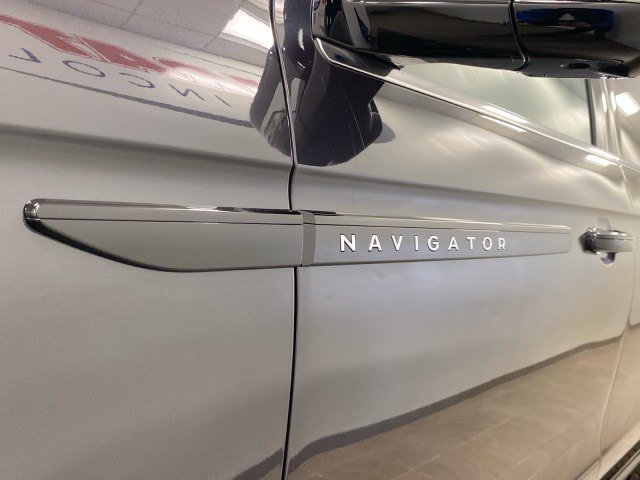 New 2026 Lincoln Navigator L Black Label AWD/4WD image 18
