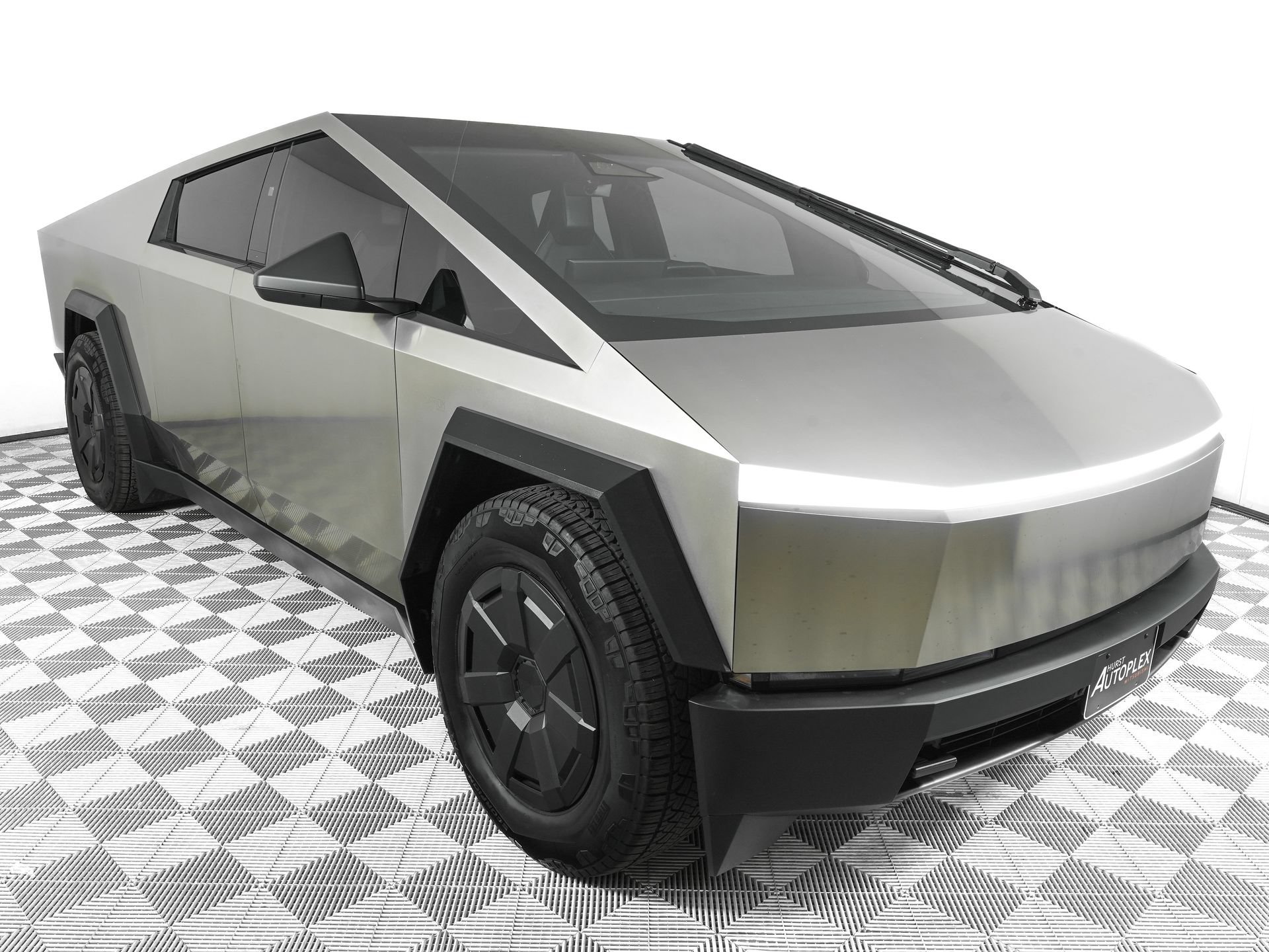 Used 2024 Tesla Cybertruck AWD Crew Cab image 2