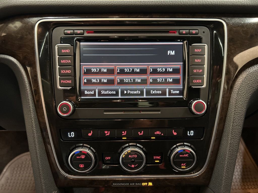 Used 2014 Volkswagen Passat TDI SEL Premium FWD image 24
