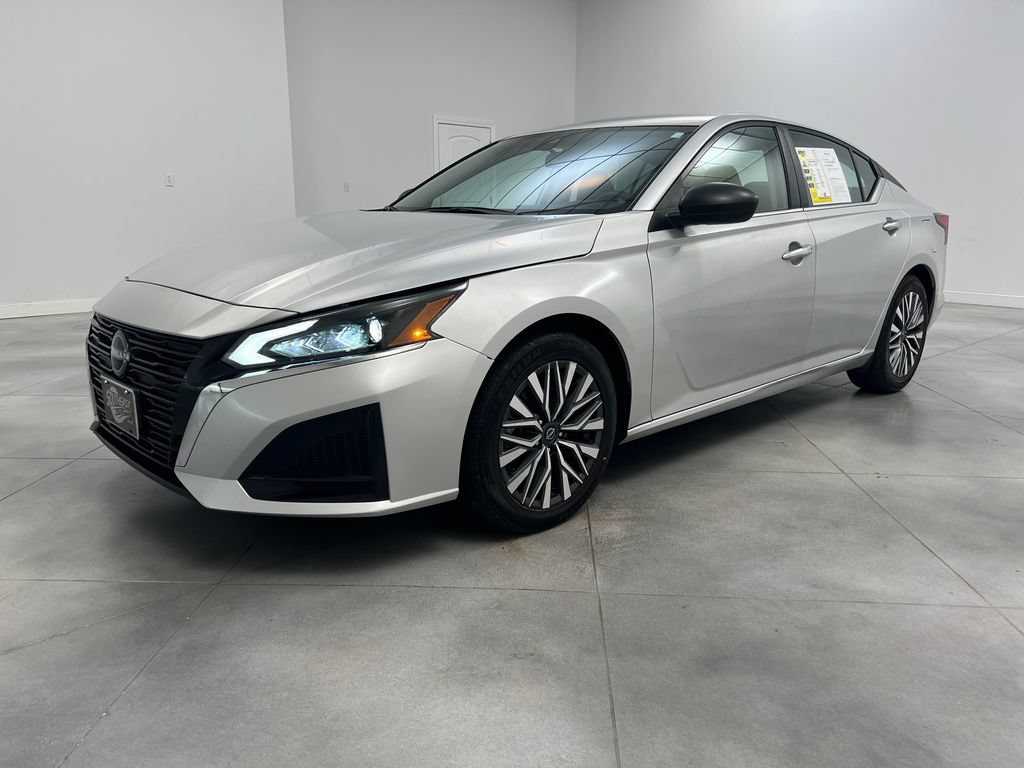 Used 2024 Nissan Altima 2.5 SV FWD image 4