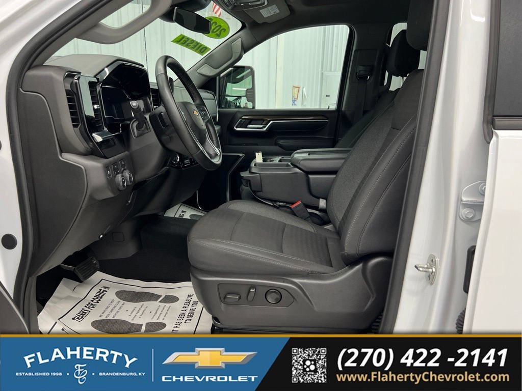 Used 2025 Chevrolet Silverado 2500 LT w/ Convenience Package AWD/4WD image 9