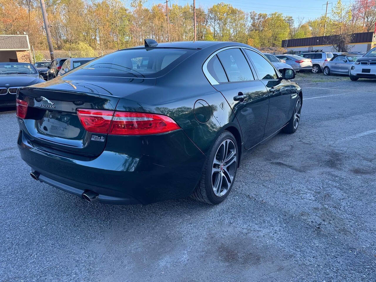 Used 2017 Jaguar XE Premium image 4