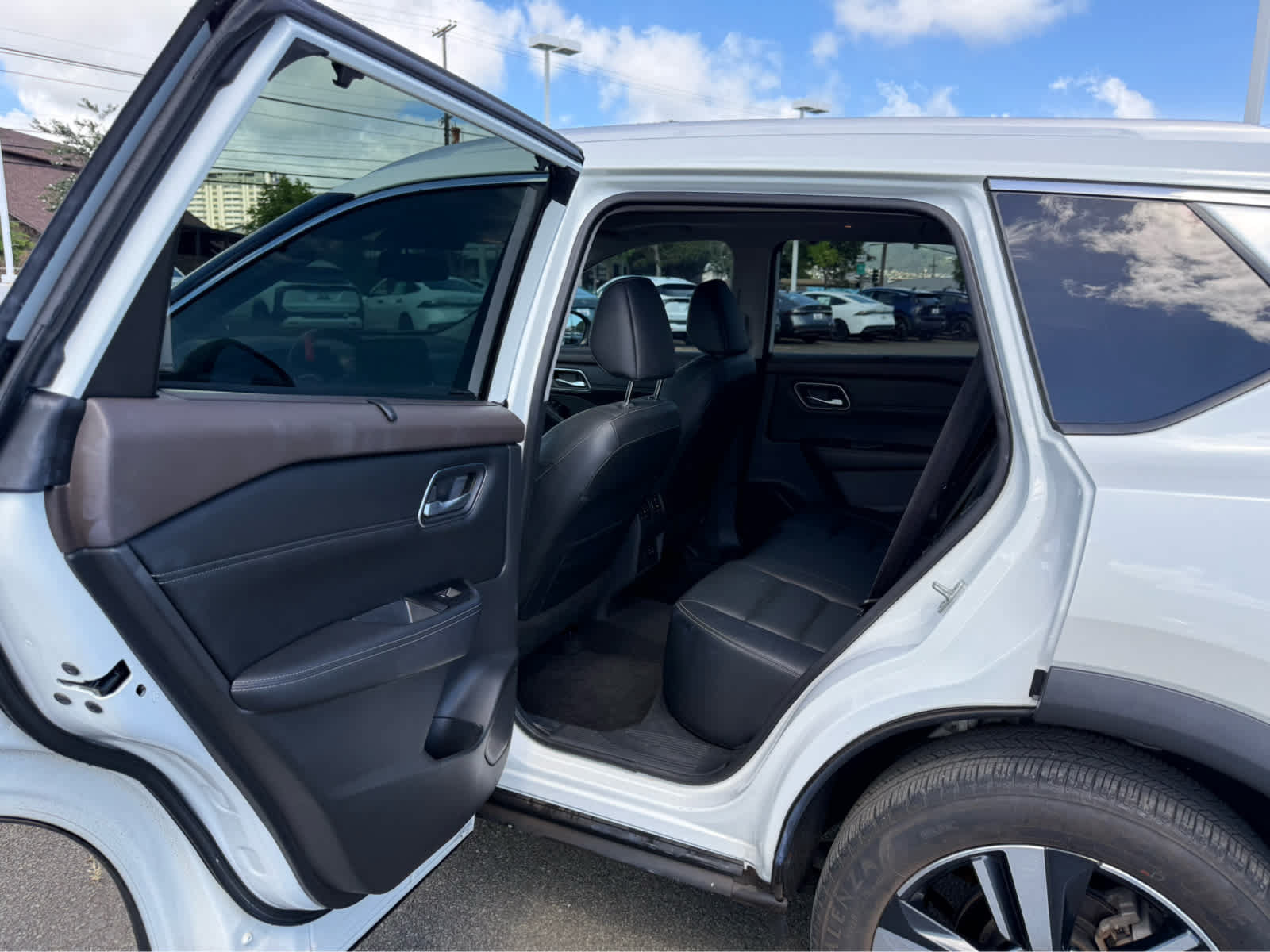 Used 2021 Nissan Rogue SL w/ Premium Package FWD image 9