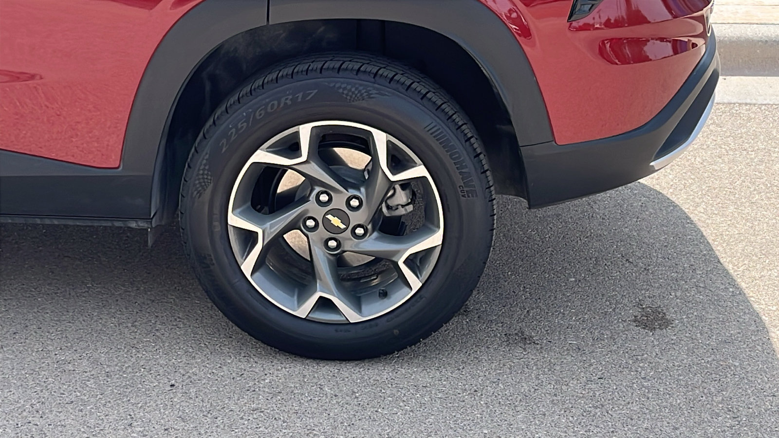 Used 2025 Chevrolet Trax LT FWD image 5
