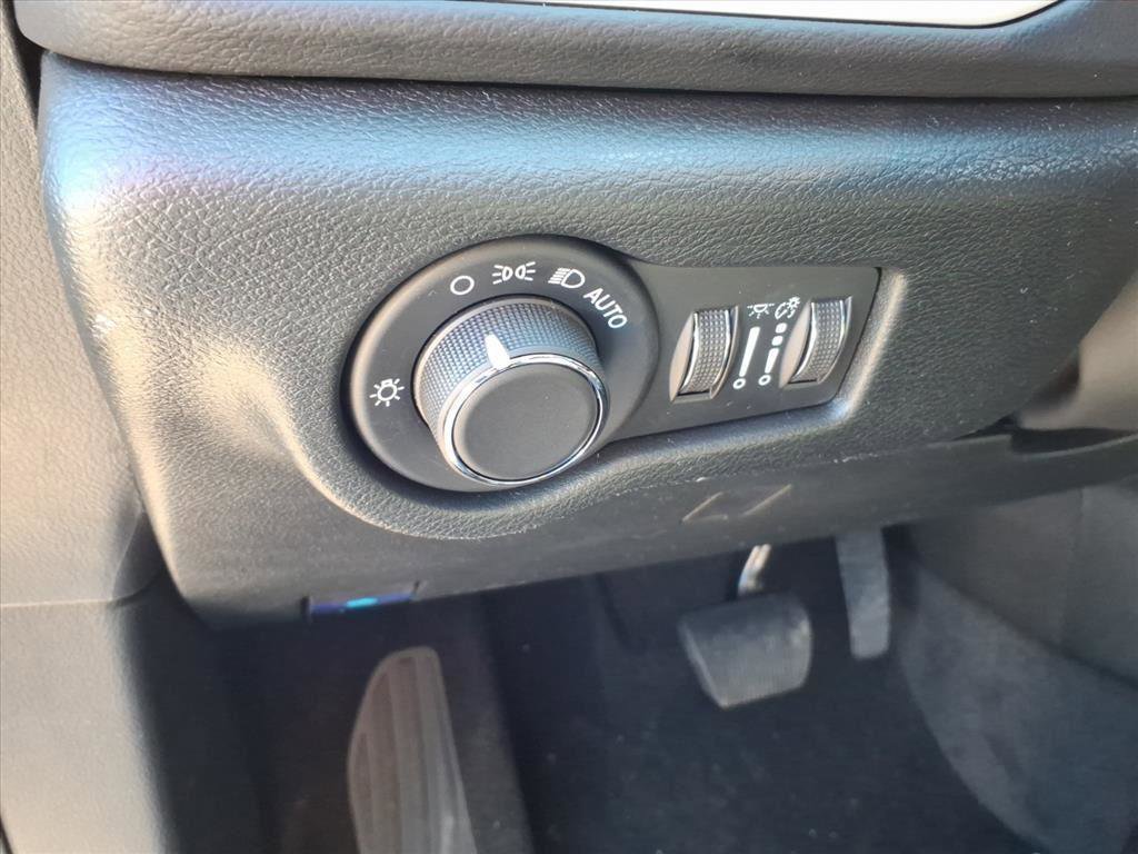 New 2026 Chrysler Voyager LX FWD image 10