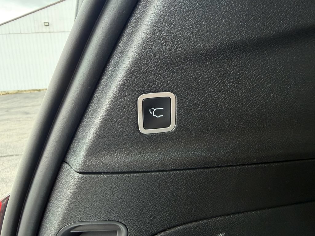 Used 2025 Chrysler Pacifica Limited FWD image 14