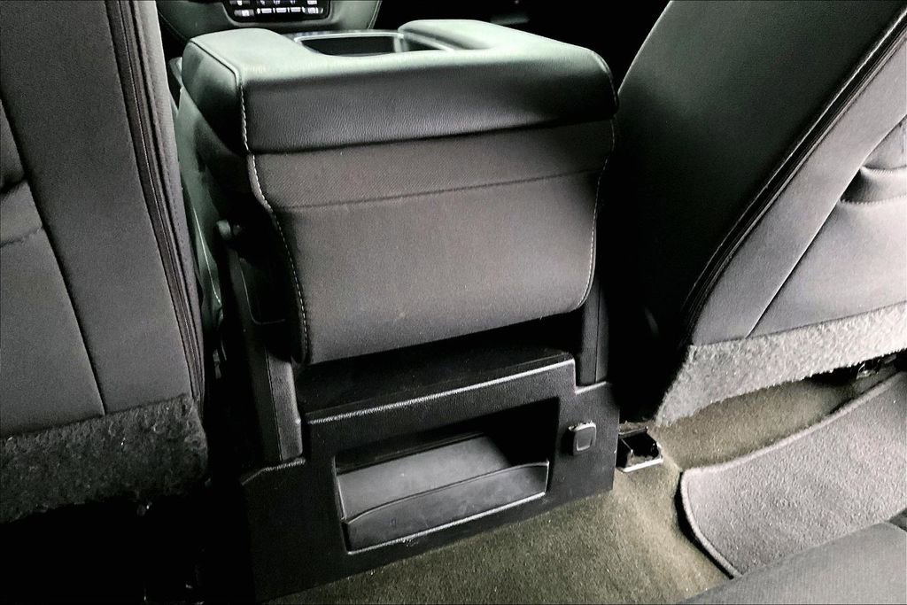 Used 2018 Chevrolet Suburban LS image 32