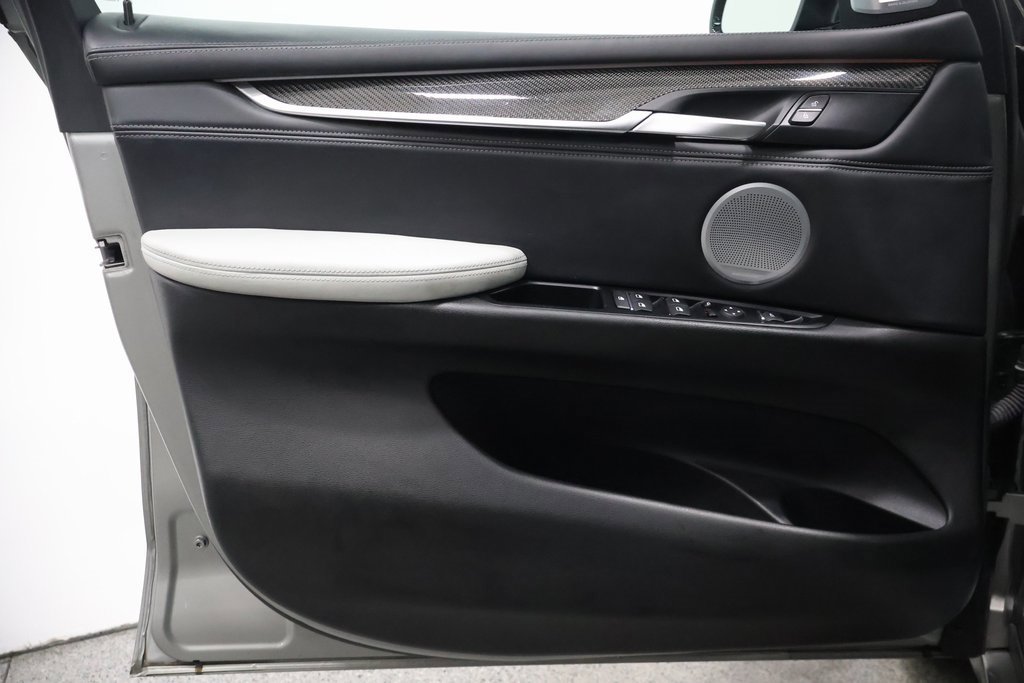 Used 2016 BMW X5 M image 12