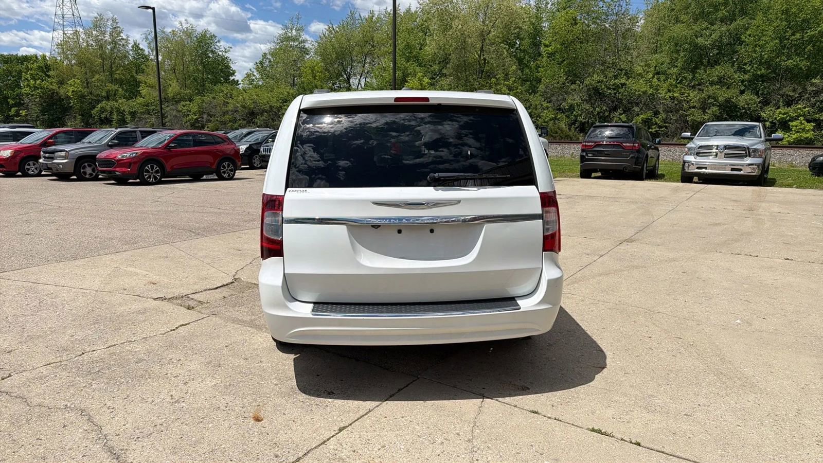 Used 2014 Chrysler Town & Country Touring FWD image 5