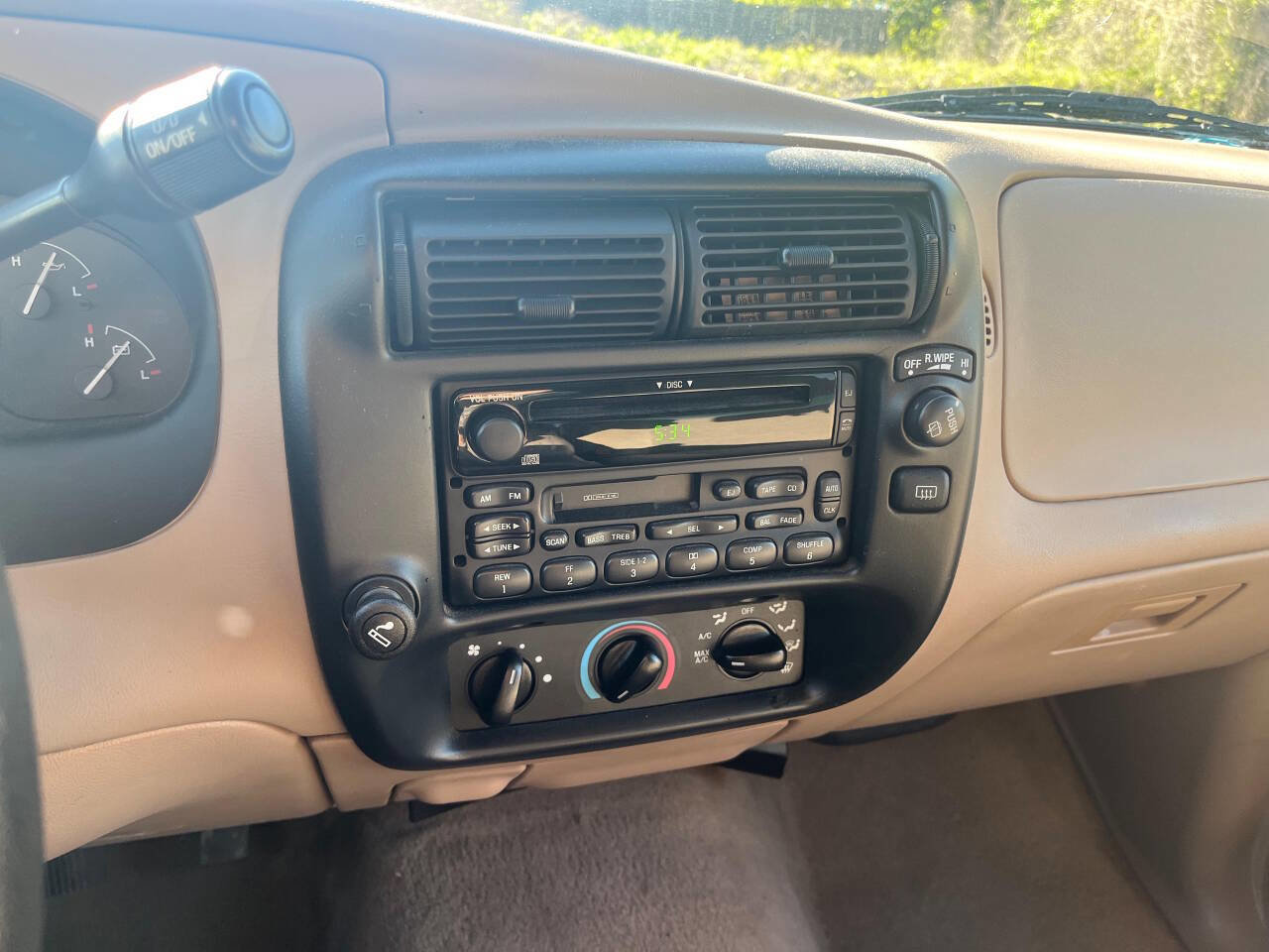 Used 2000 Ford Explorer XLS RWD image 19