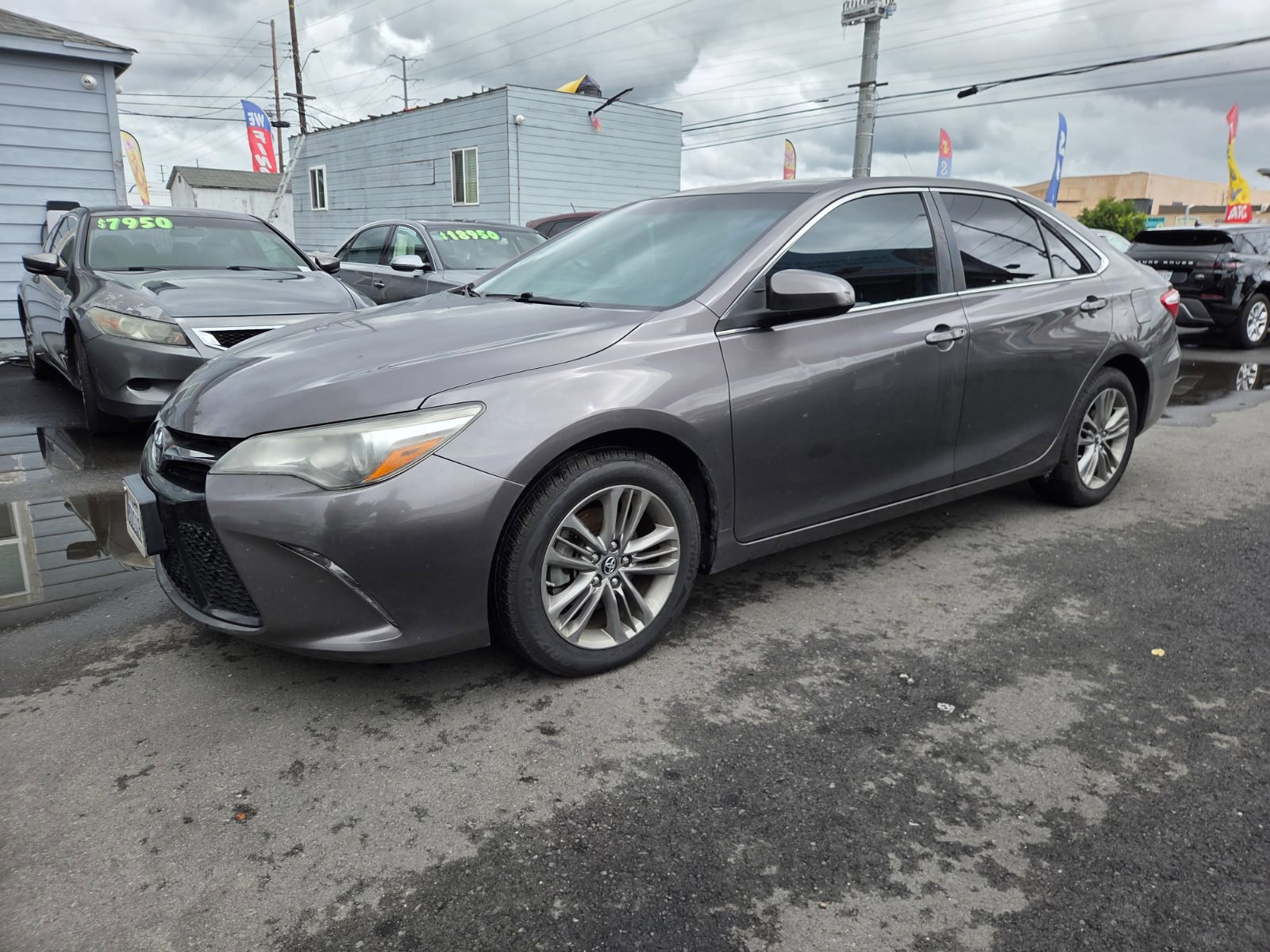 Used 2016 Toyota Camry SE FWD image 1