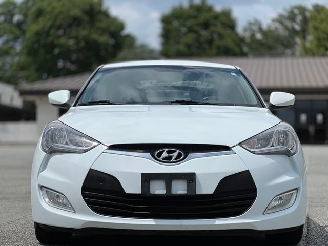 Used 2017 Hyundai Veloster FWD image 2