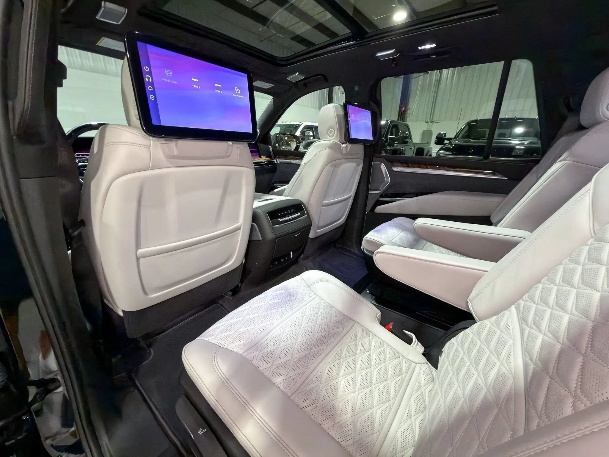 Used 2026 Cadillac Escalade Platinum Sport AWD/4WD image 17