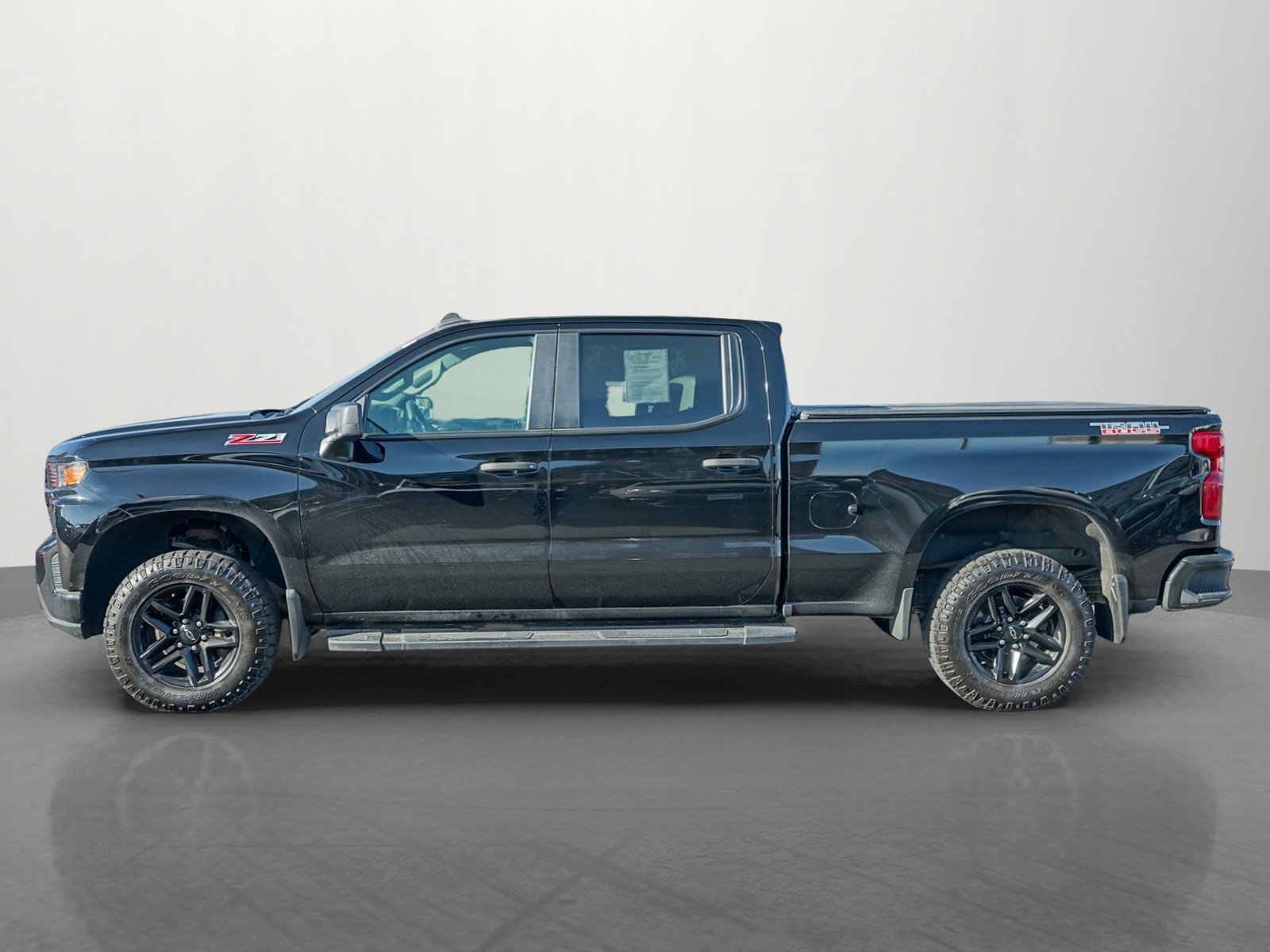 Used 2022 Chevrolet Silverado 1500 Custom Trail Boss w/ LPO, Dark Essentials Package image 4