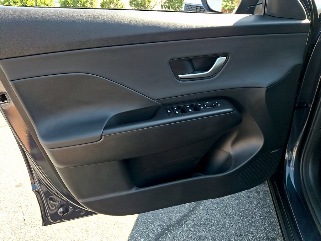 New 2027 Hyundai Kona Limited FWD image 8