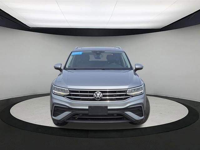 Certified 2023 Volkswagen Tiguan SE w/ Panoramic Sunroof Package AWD/4WD image 2