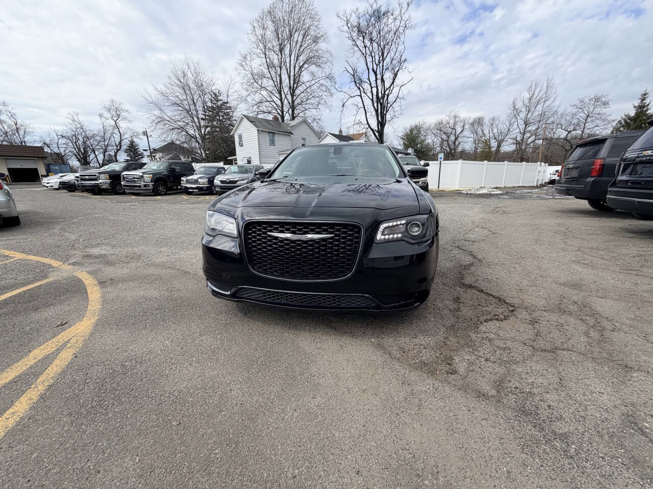 Used 2019 Chrysler 300 Touring w/ Sport Appearance Package image 3