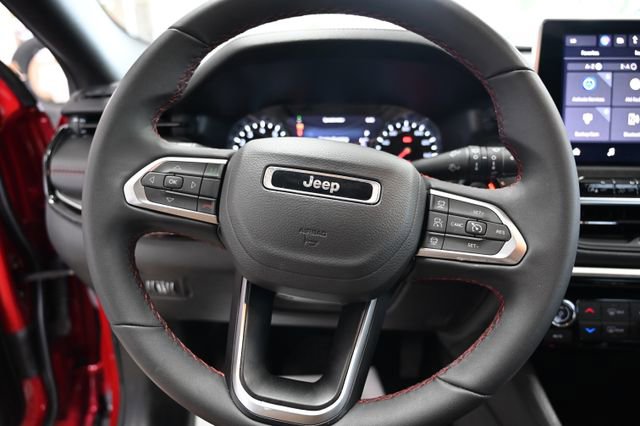 Used 2025 Jeep Compass Trailhawk AWD/4WD image 22
