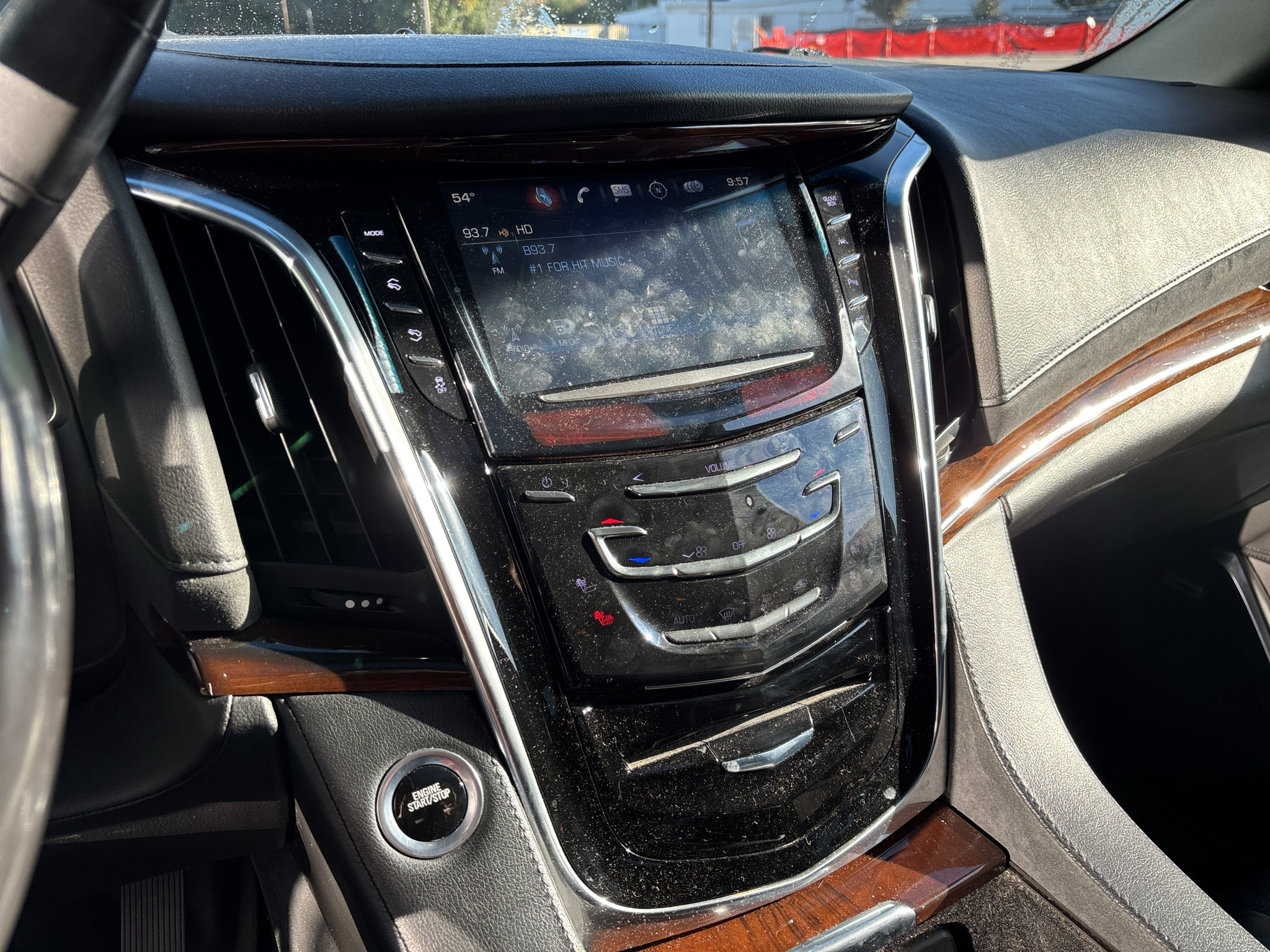 Used 2018 Cadillac Escalade Premium Luxury AWD/4WD image 22