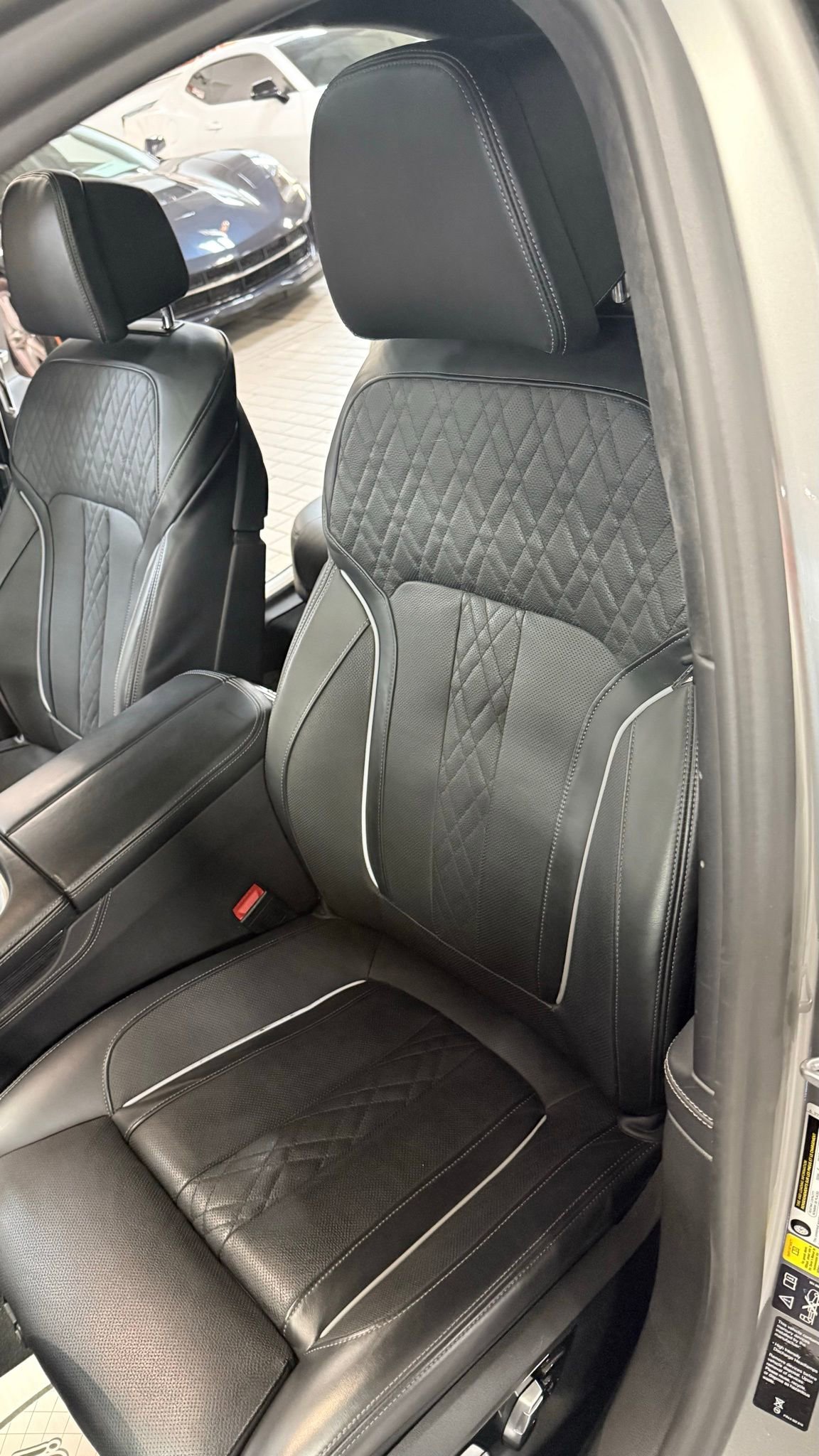 Used 2021 BMW 750i xDrive w/ Executive Package image 26