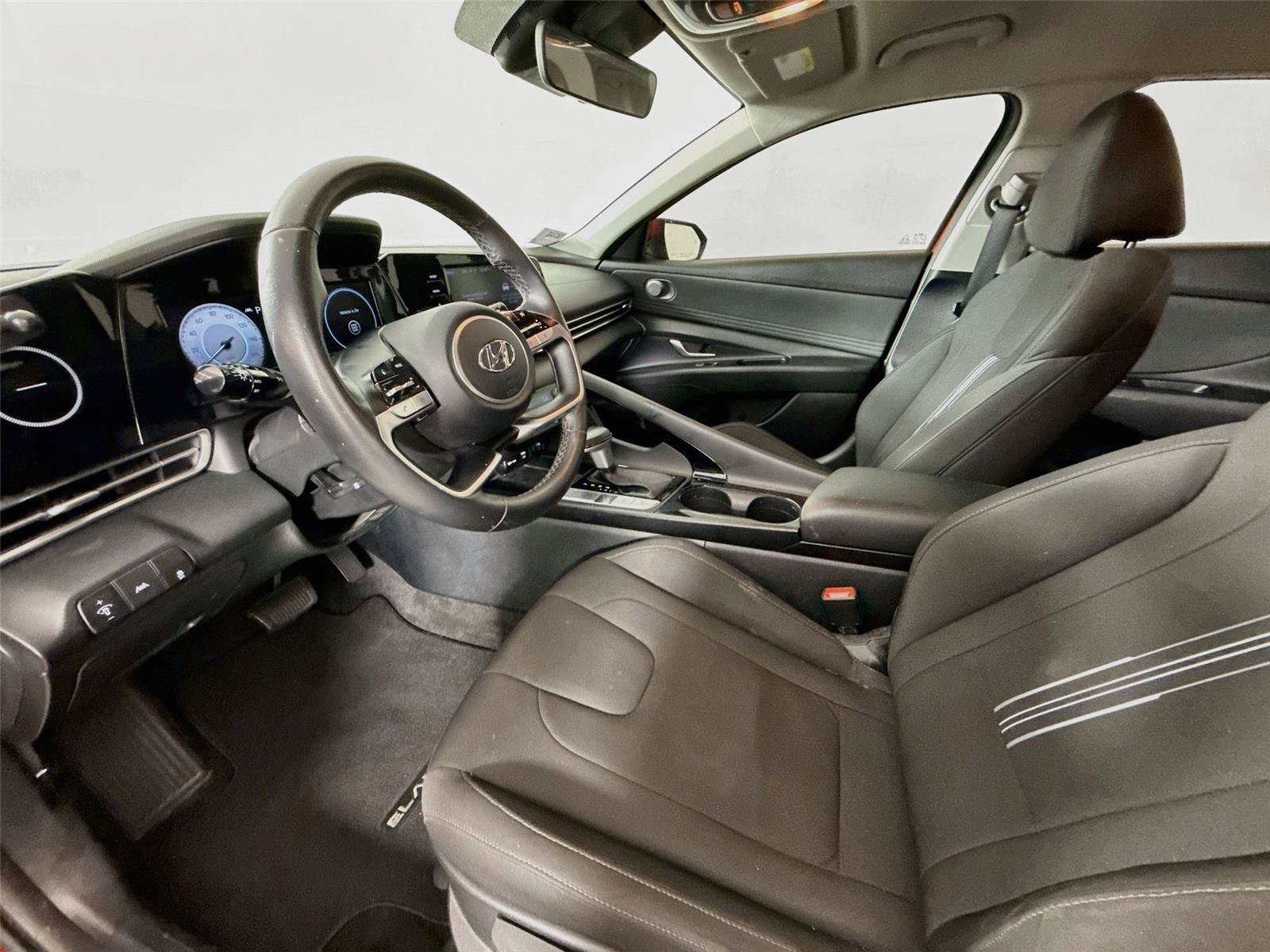 Used 2022 Hyundai Elantra SEL w/ Convenience Package FWD image 9