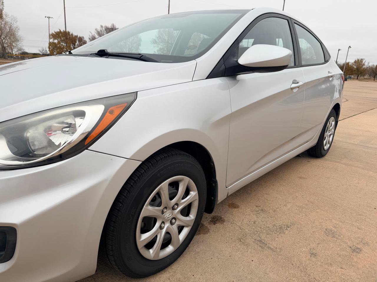 Used 2013 Hyundai Accent GLS FWD image 25