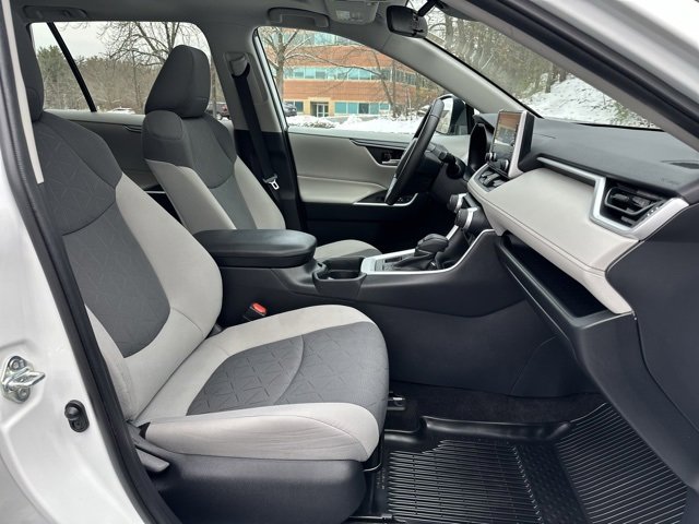 Used 2020 Toyota RAV4 XLE image 25