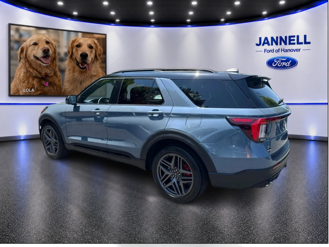 Used 2025 Ford Explorer ST w/ Sun And Sound Package AWD/4WD image 8