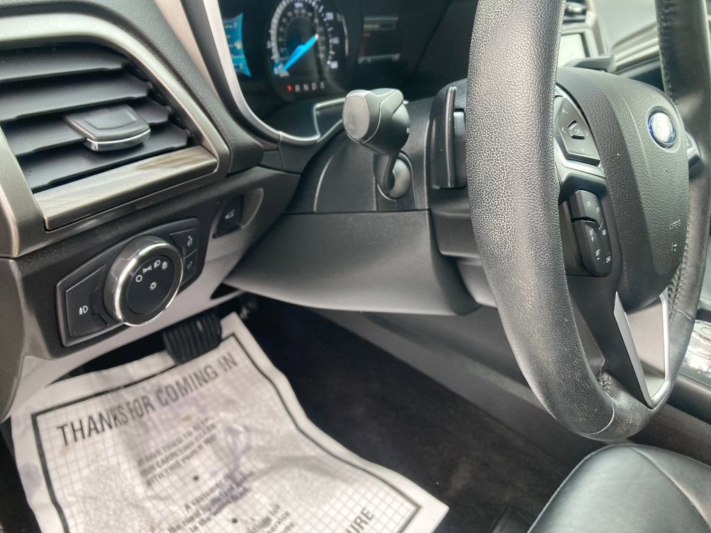 Used 2017 Ford Fusion SE w/ Fusion SE Technology Package image 17