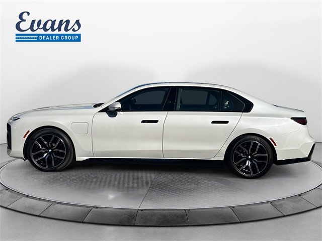 New 2026 BMW 750e xDrive image 2