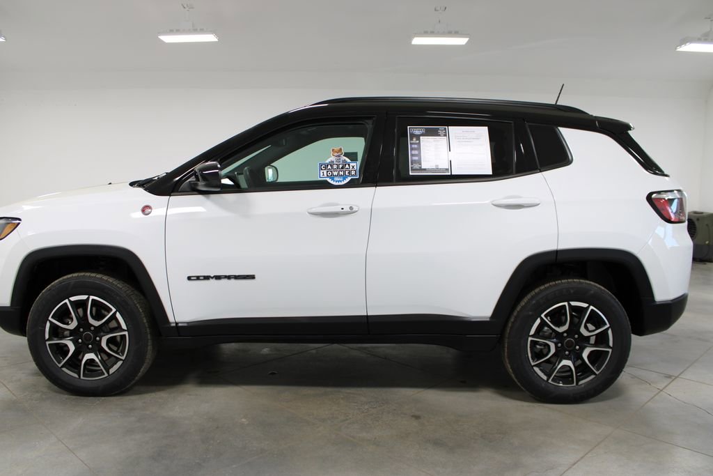 Used 2025 Jeep Compass Trailhawk image 6