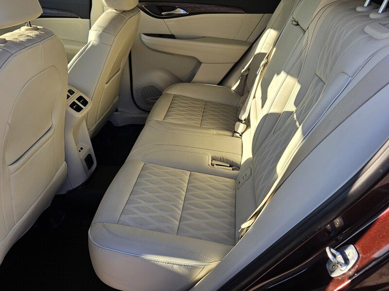 Used 2022 Buick Envision Avenir w/ Technology Package II image 10