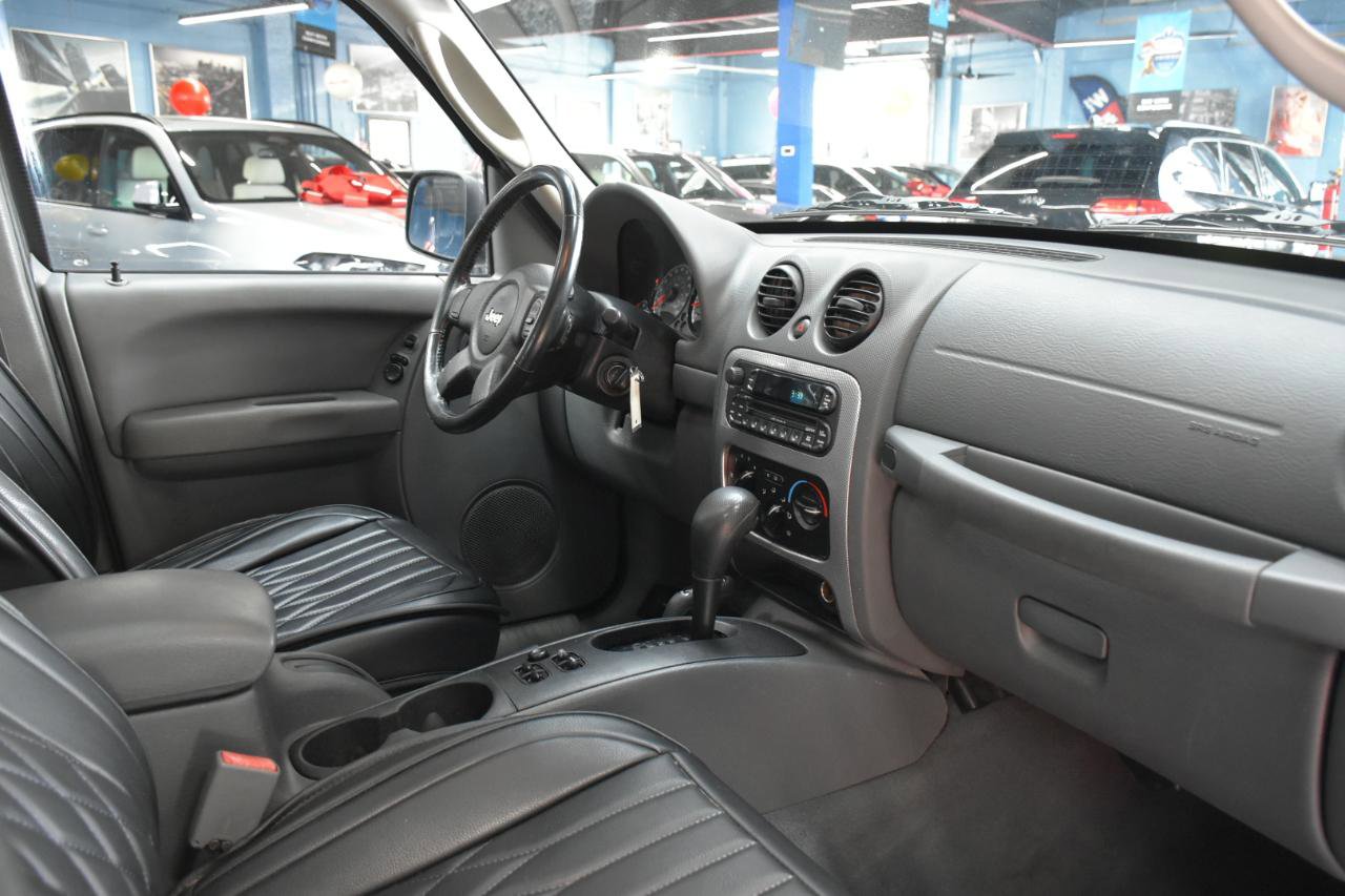Used 2006 Jeep Liberty Sport AWD/4WD image 30