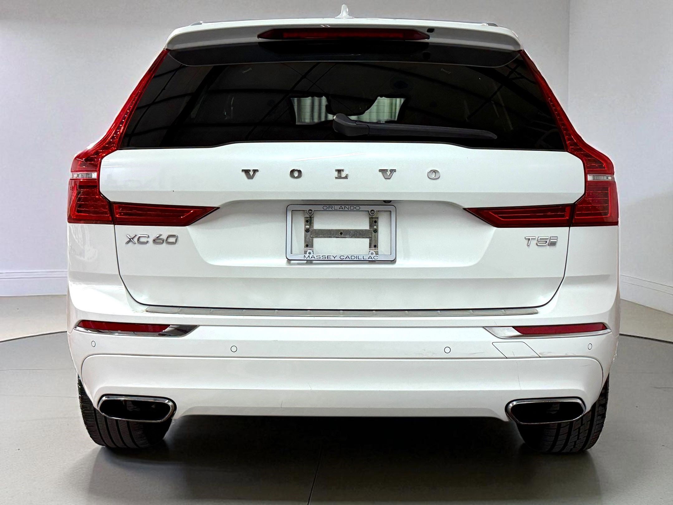 Used 2019 Volvo XC60 T5 Inscription w/ Protection Package Premier image 10