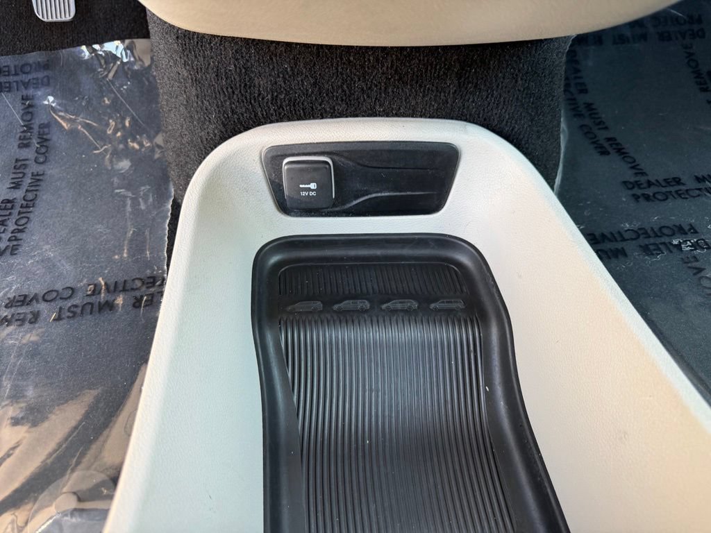 Used 2023 Chrysler Pacifica Touring-L FWD image 27
