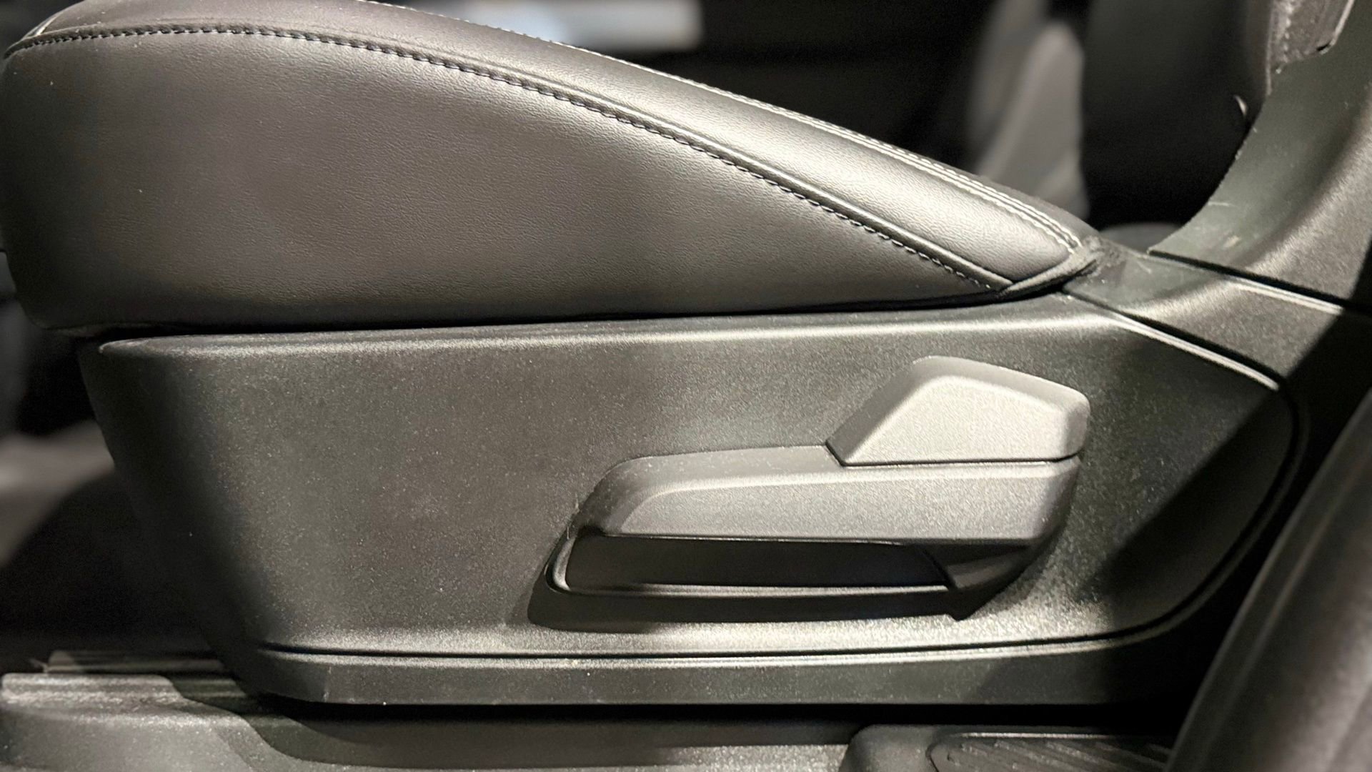 Used 2023 Ford Explorer XLT w/ Equipment Group 202A image 56