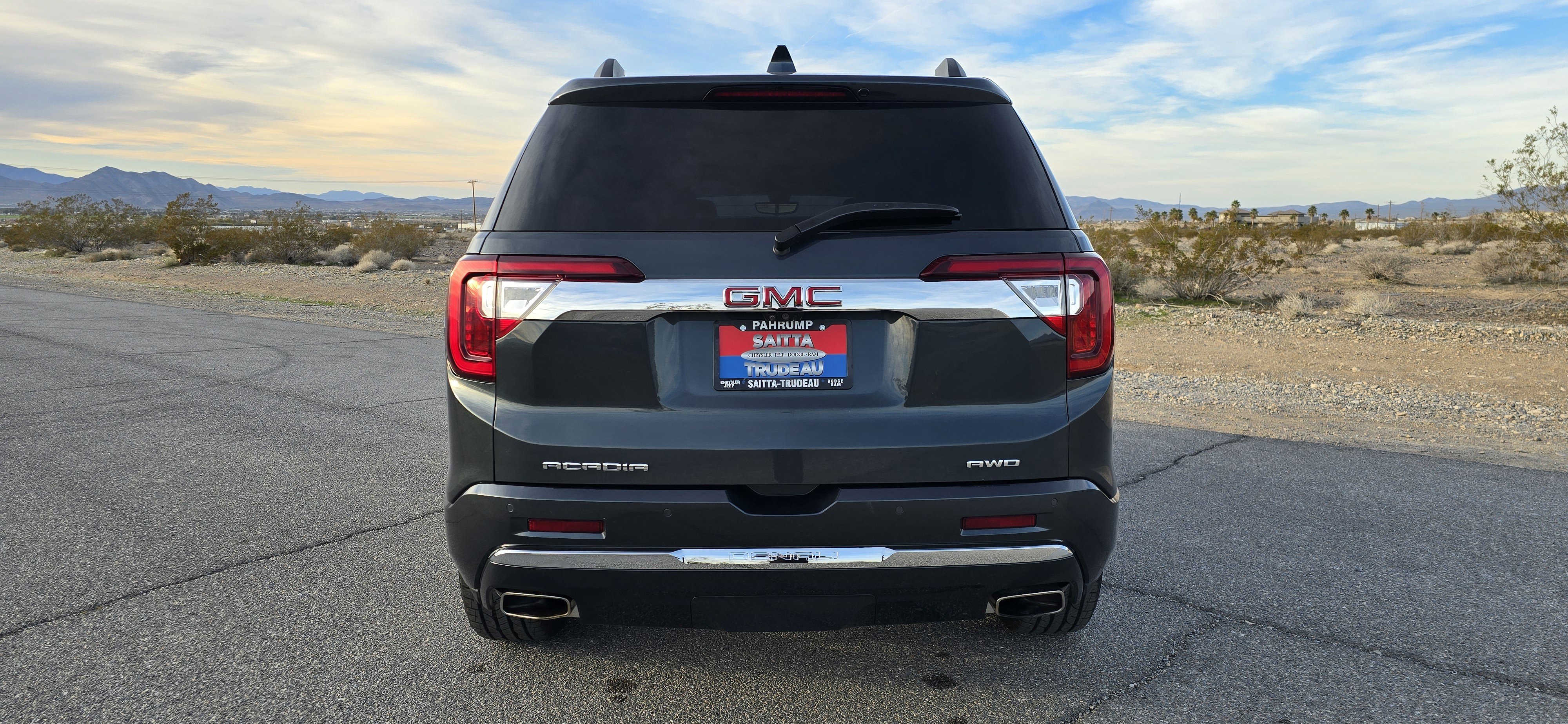 Used 2020 GMC Acadia Denali w/ Trailering Package image 4