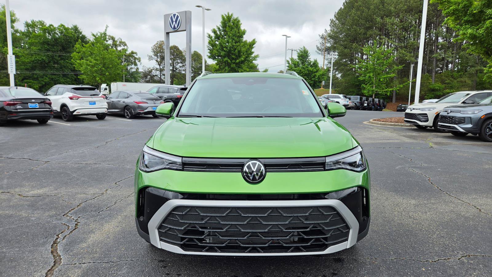 Certified 2025 Volkswagen Taos SE w/ Panoramic Sunroof Package FWD image 8