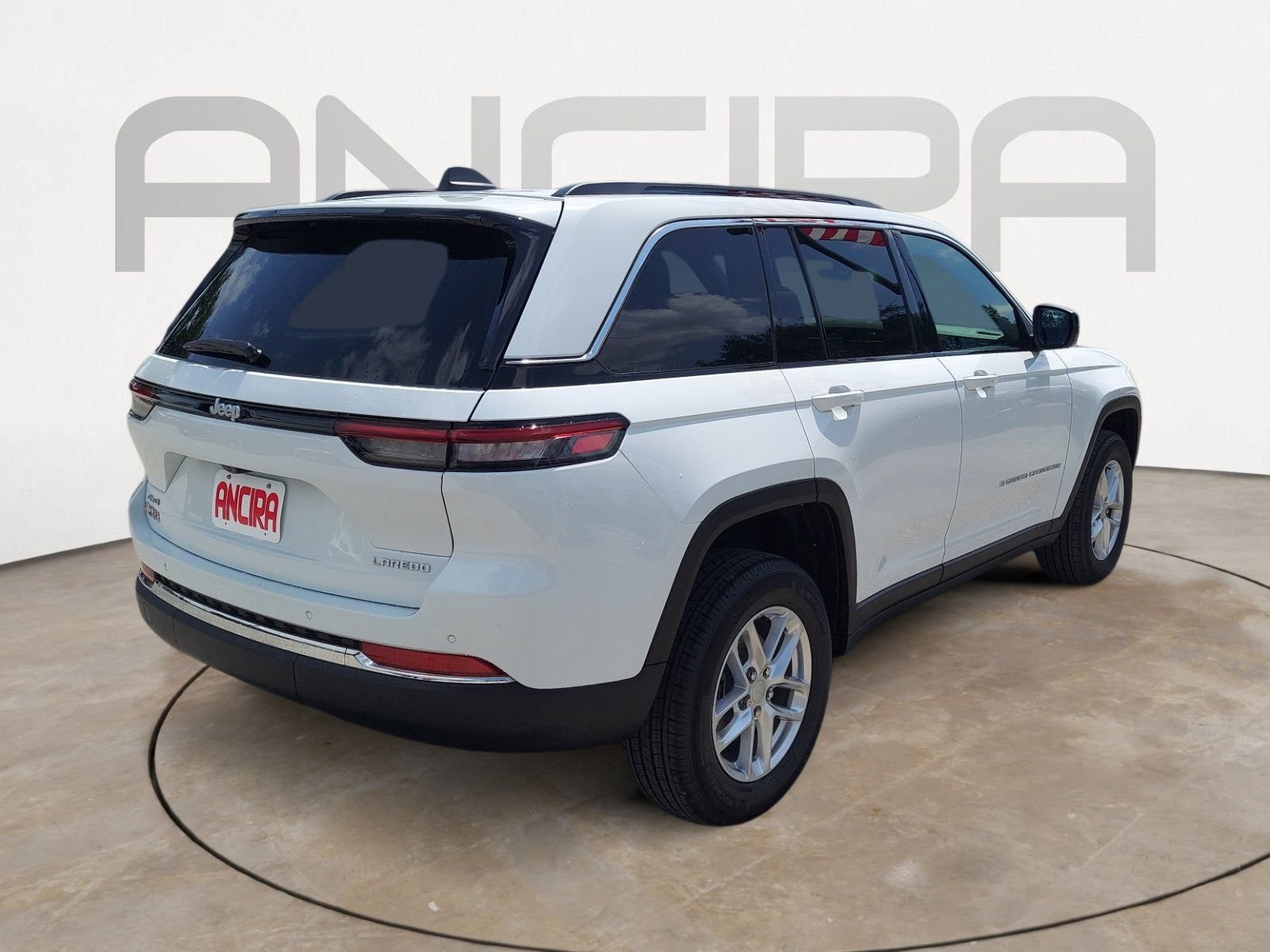 Certified 2026 Jeep Grand Cherokee Laredo AWD/4WD image 12