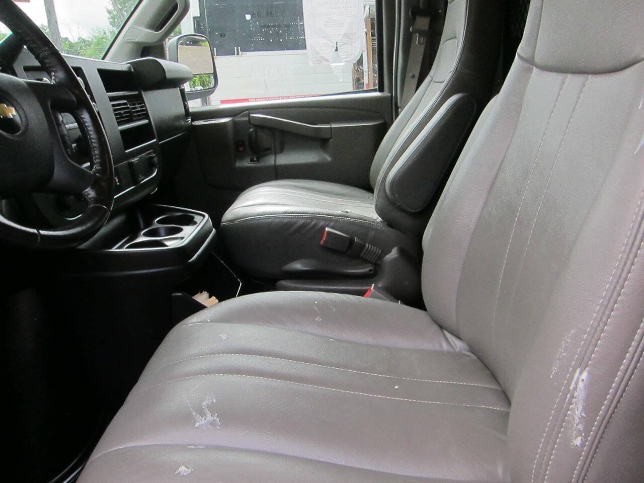 Used 2020 Chevrolet Express 2500 w/ Driver Convenience Package RWD image 8