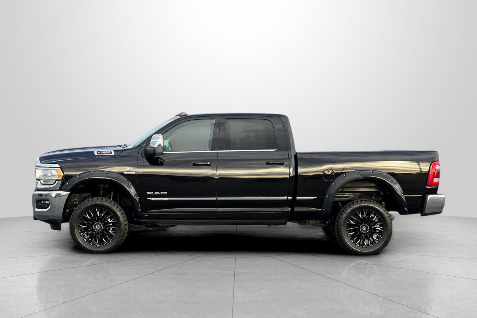 Used 2024 RAM 2500 Limited image 8