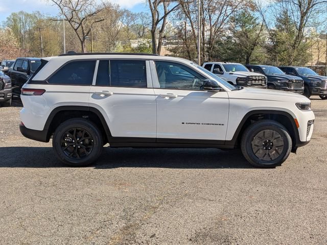 New 2026 Jeep Grand Cherokee Altitude AWD/4WD image 2