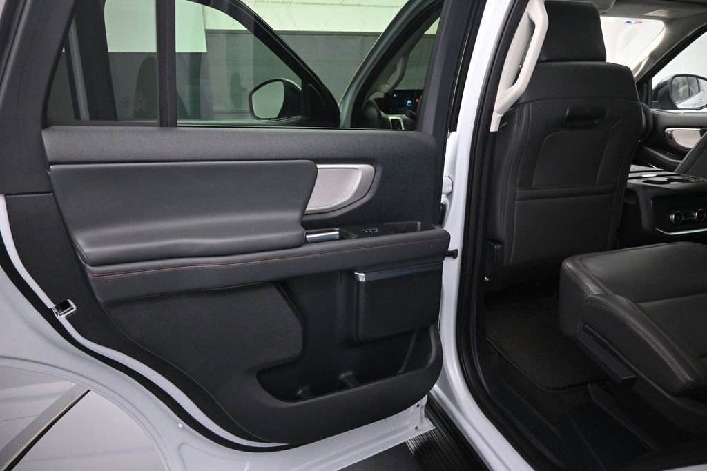 Used 2025 Ford Expedition Active AWD/4WD image 12