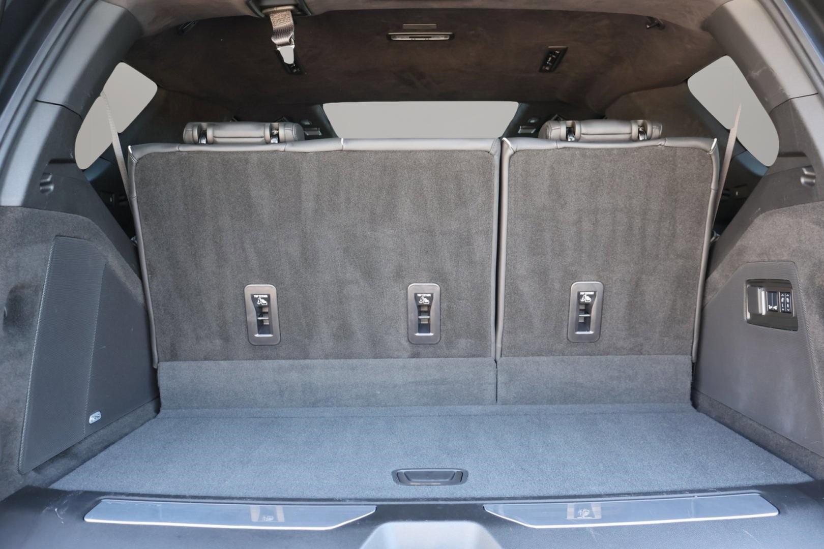 Used 2025 Cadillac Escalade Sport Platinum w/ LPO, ONYX Package image 20