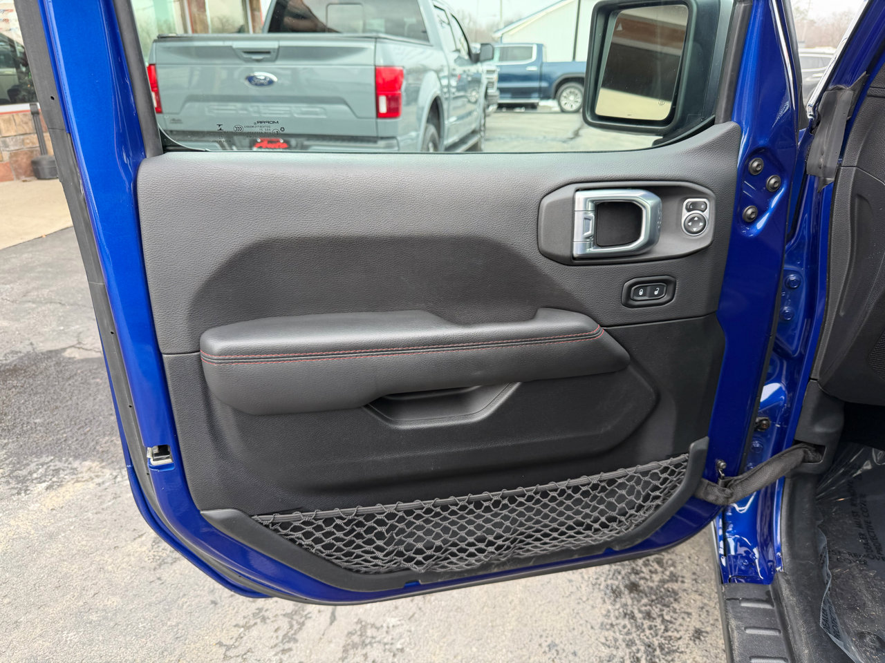 Used 2018 Jeep Wrangler Unlimited Rubicon w/ Safety Group image 12