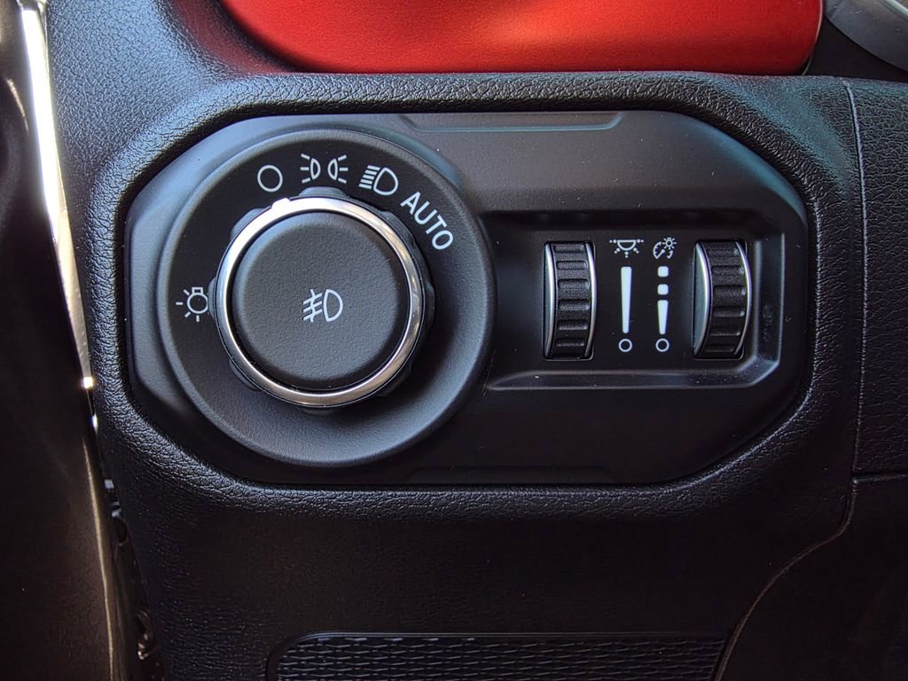 Used 2018 Jeep Wrangler Unlimited Rubicon image 13