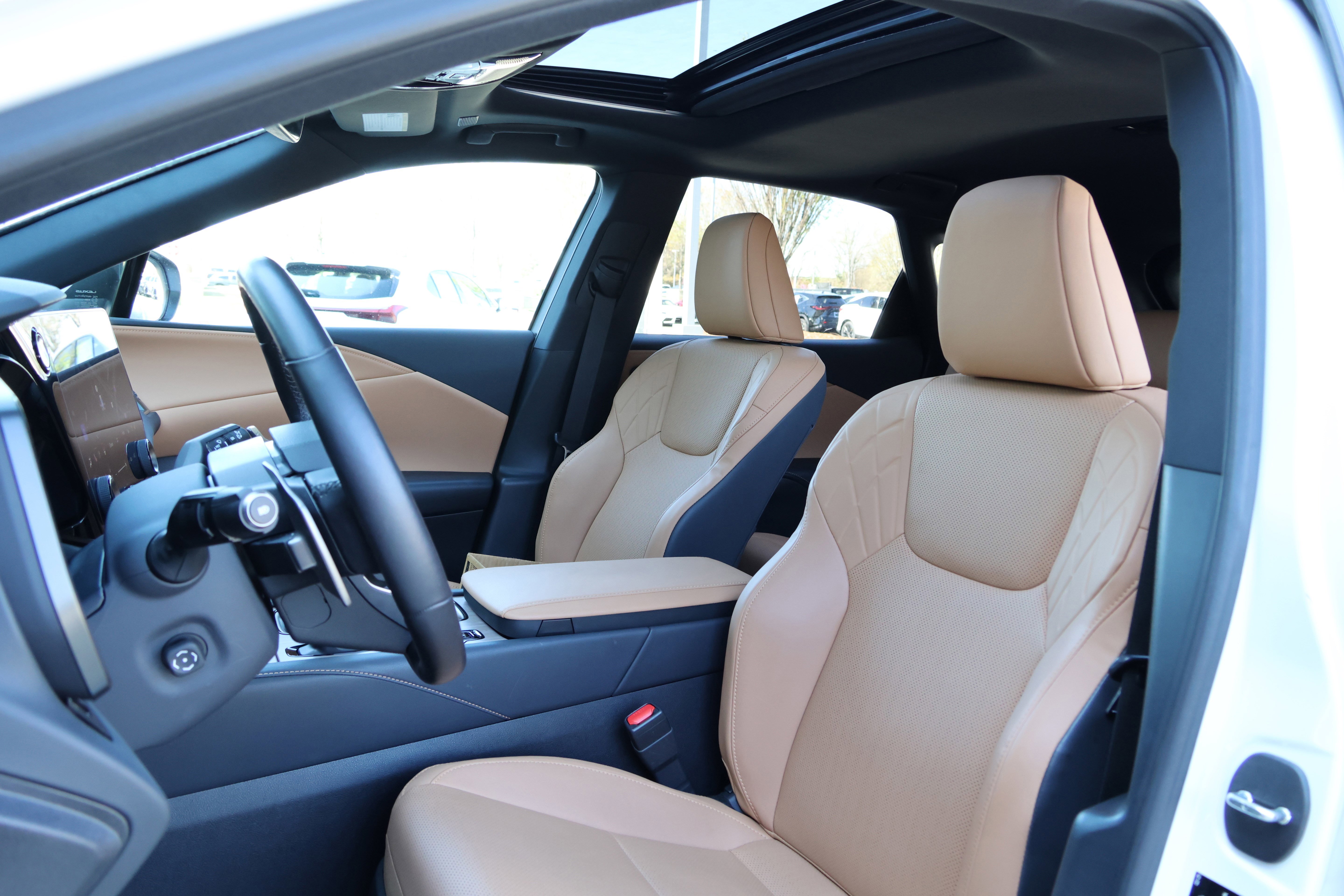 Used 2025 Lexus RX 350 Premium w/ Accessory Package (Z1) image 33