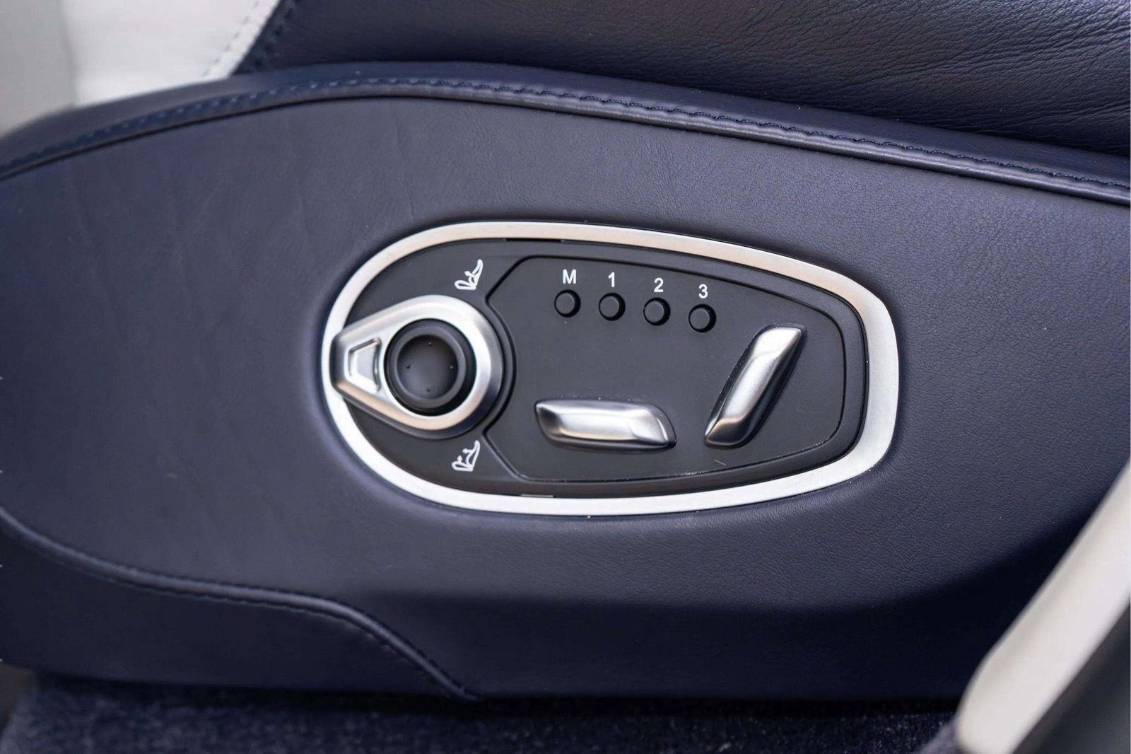 Used 2023 Aston Martin DBX AWD/4WD image 20