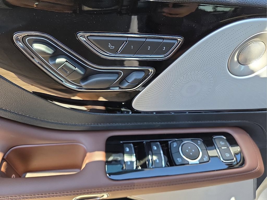 New 2026 Lincoln Aviator Reserve w/ Luxury Package RWD image 16